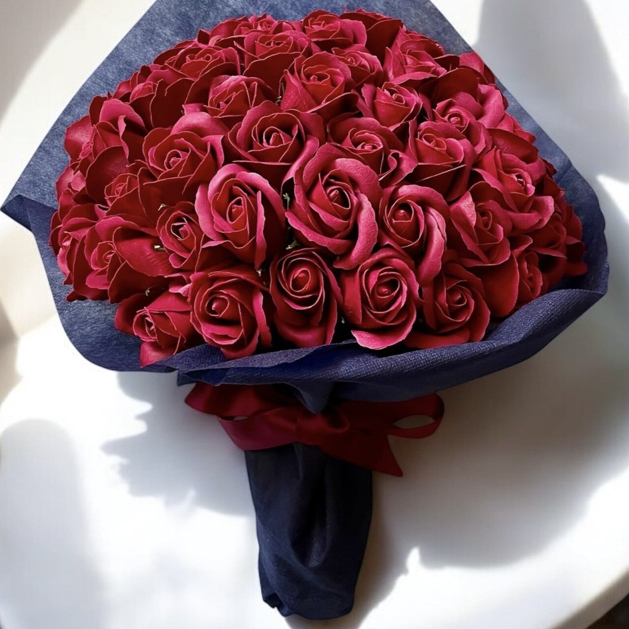 【ワインレッド】「サヴォンローズ」 花束 ブーケ バラの花束 薔薇の花束 花ギフト フラワーギフト フラワーボックス プロポーズ サプライズ ソープフラワー シャボンフラワー 石鹸フラワー 石鹸の花 石鹸のバラ 枯れない花 インテリア 母の日 父の日 敬老の日 クリスマス バレンタイン ホワイトデー 誕生日 入学 卒業 就職 結婚祝い 結婚記念日 退職祝い 記念日 