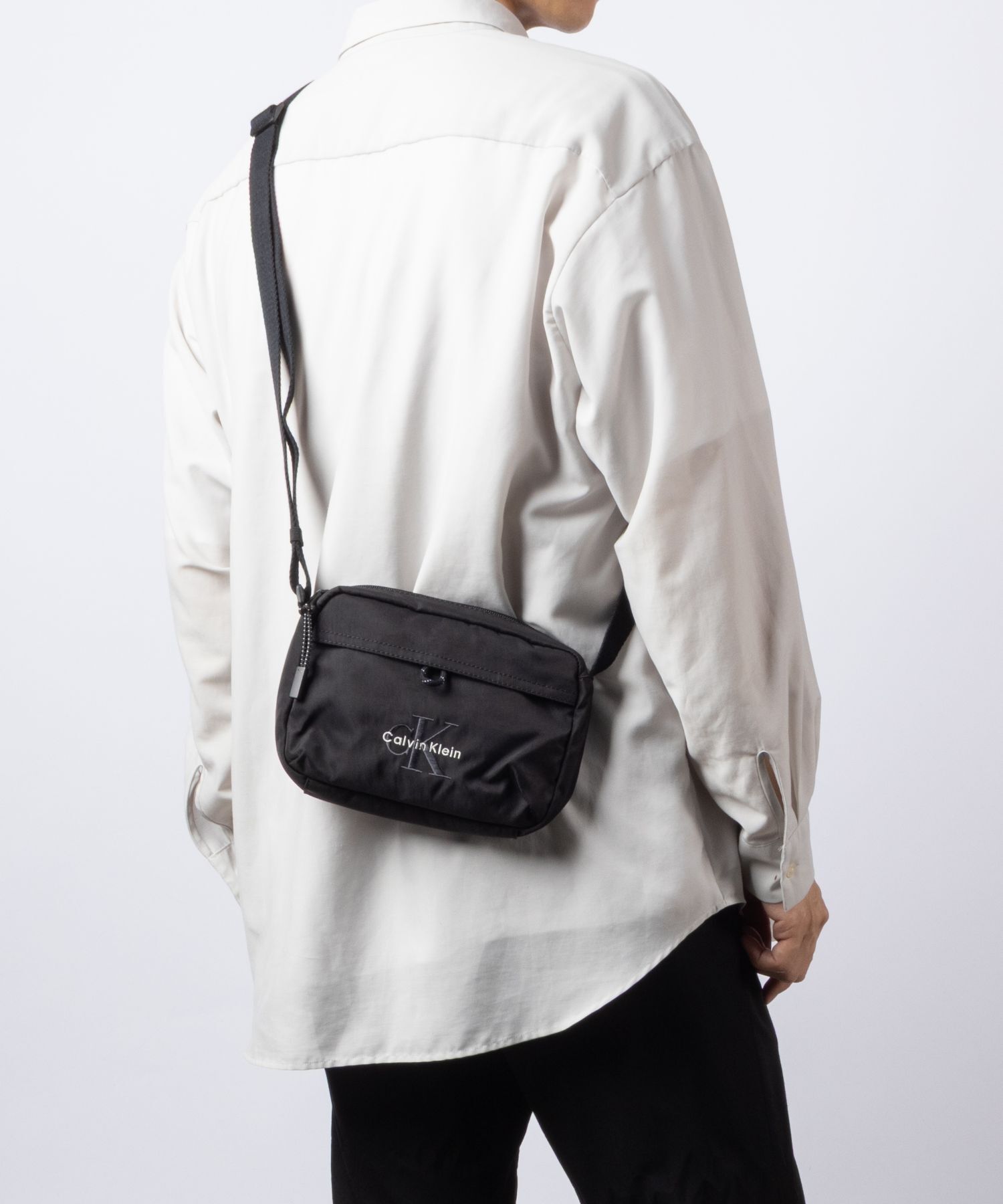 カルバンクライン Calvin Klein BOLD CAMERA BAG ロゴ ナイロン カメラバッグ LV04D3117G ショルダーバッグ メンズ バッグ