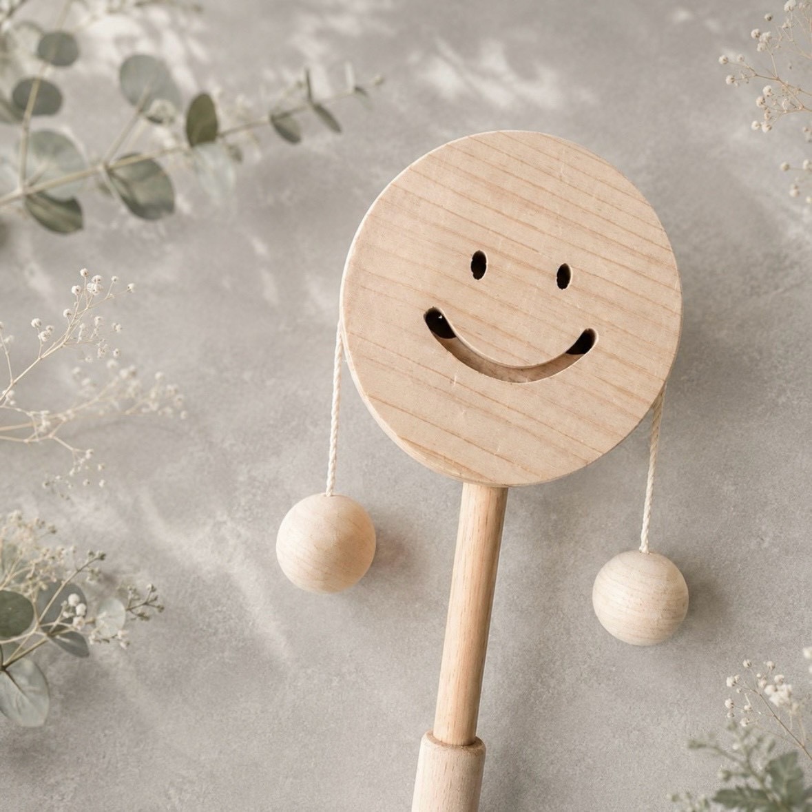 国産ヒノキのニコちゃんでんでん太鼓｜木製ベビー楽器・手作りおもちゃ｜出産祝い・誕生日プレゼント