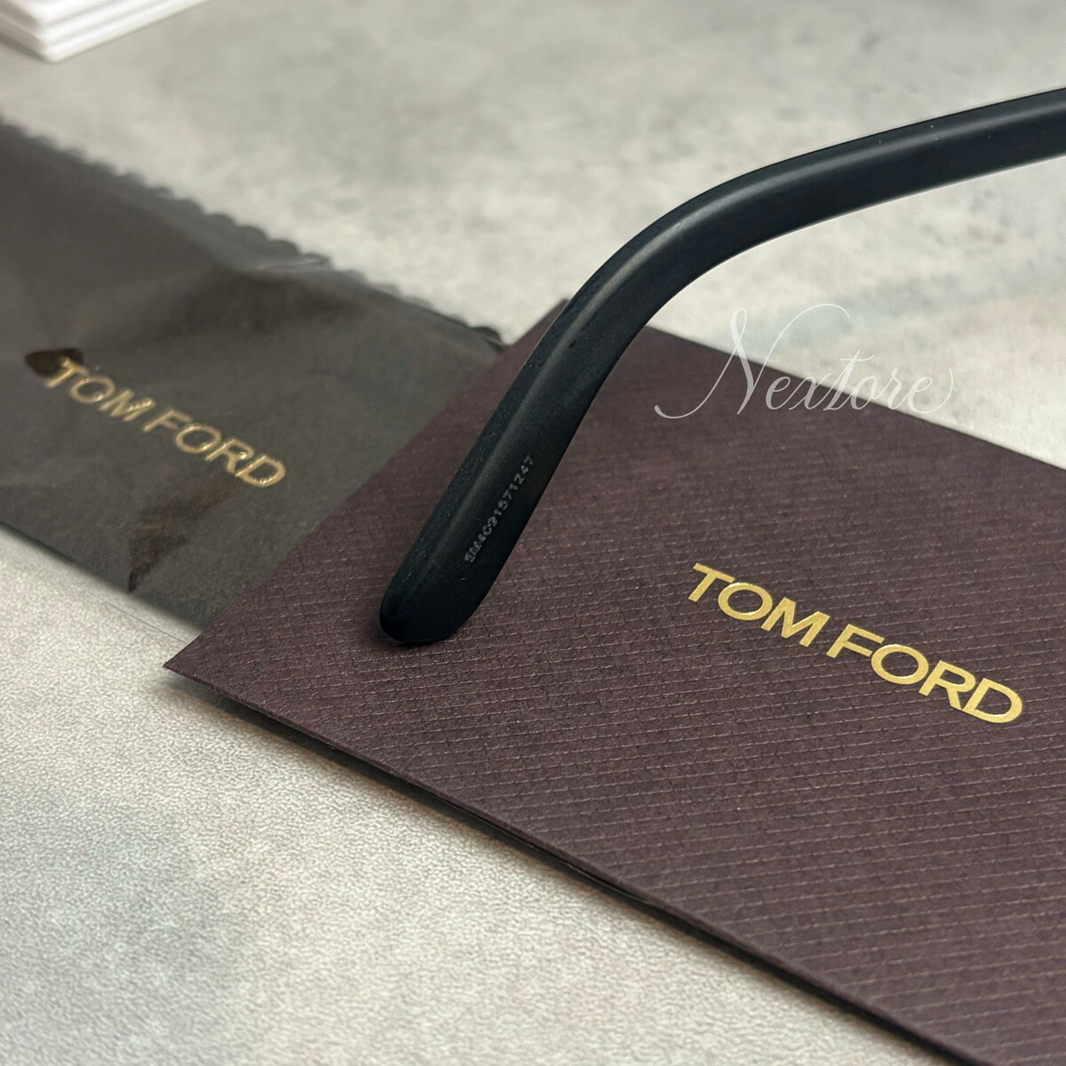 【並行輸入品】【正規品・新品】TOMFORD トムフォード TF1049D FT1049D 02W マットブラック グラデーションブルー イタリア製 アジアンフィット サングラス メガネ 眼鏡 メンズ レディース TOM FORD トム フォード 伊達メガネ ビジネス
