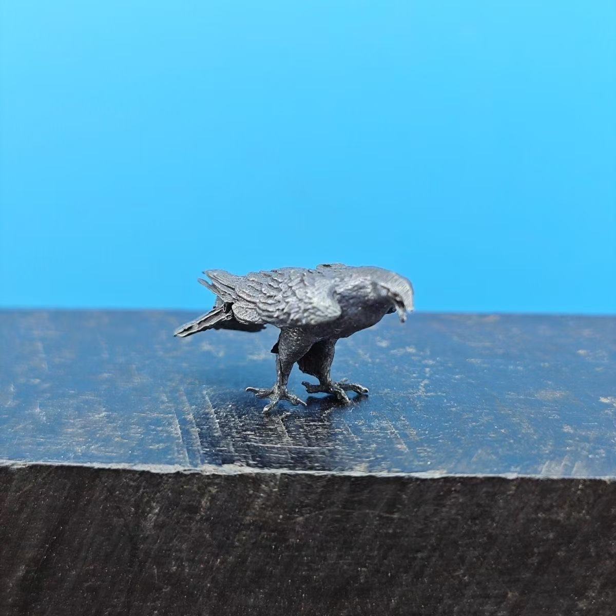 ワシ 置物 真鍮製 ミニチュア イーグル 鷲 オブジェ アンティーク調 動物 鳥 フィギュア インテリア 雑貨 デスク 飾り コレクション レトロ