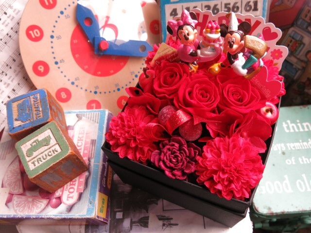 母の日 ディズニー 花束風ボックスギフト 箱を開けてサプライズ ミッキー ミニー入り プリザーブドフラワー入り