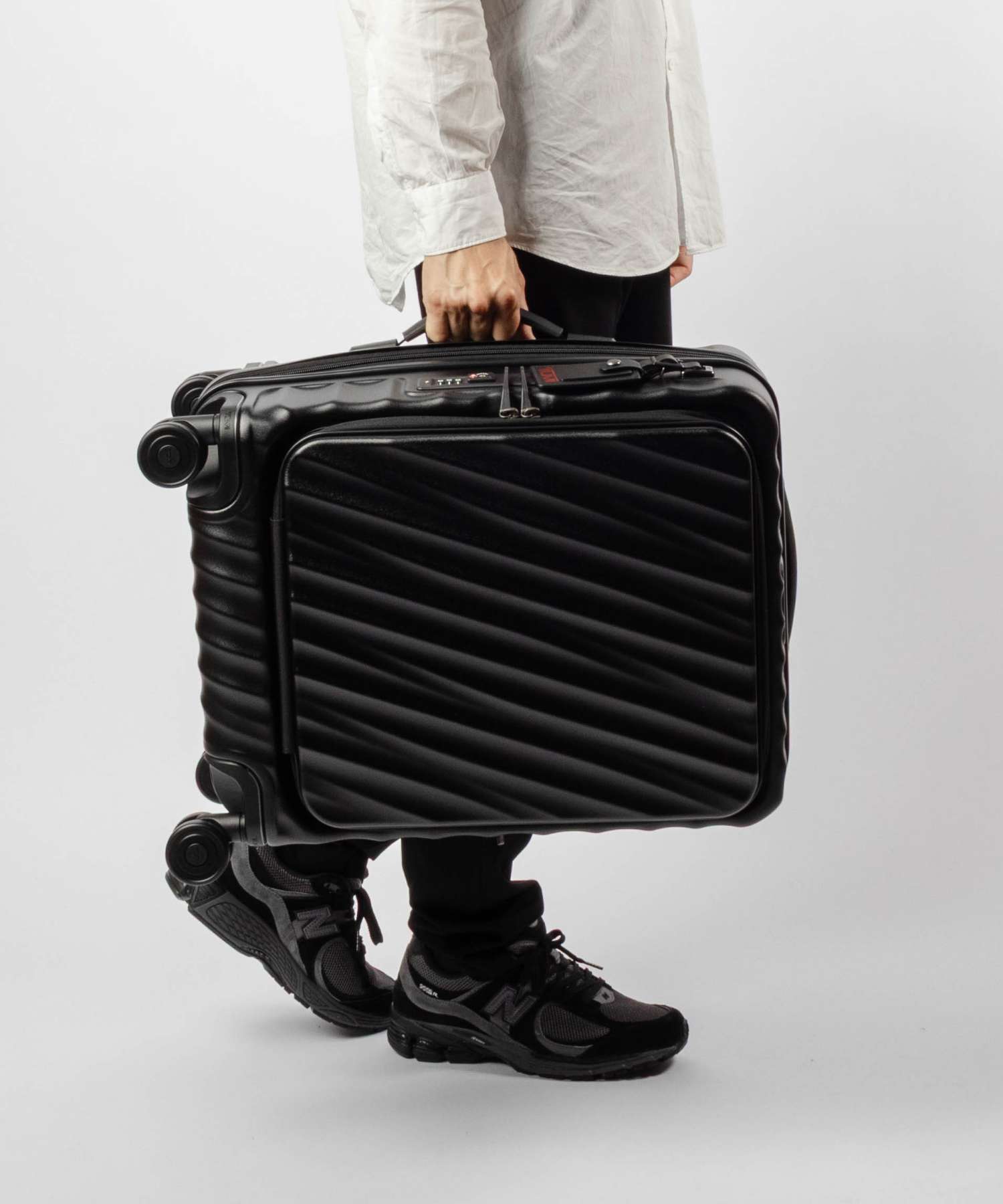 トゥミ TUMI 19 DEGREE ディグリー LARGE FRNT ACC EXP C/O フロント アクセス エクスパンダブル キャリーオン 38L 0228791DTX 158992 キャリーバッグ スーツケース メンズ バッグ