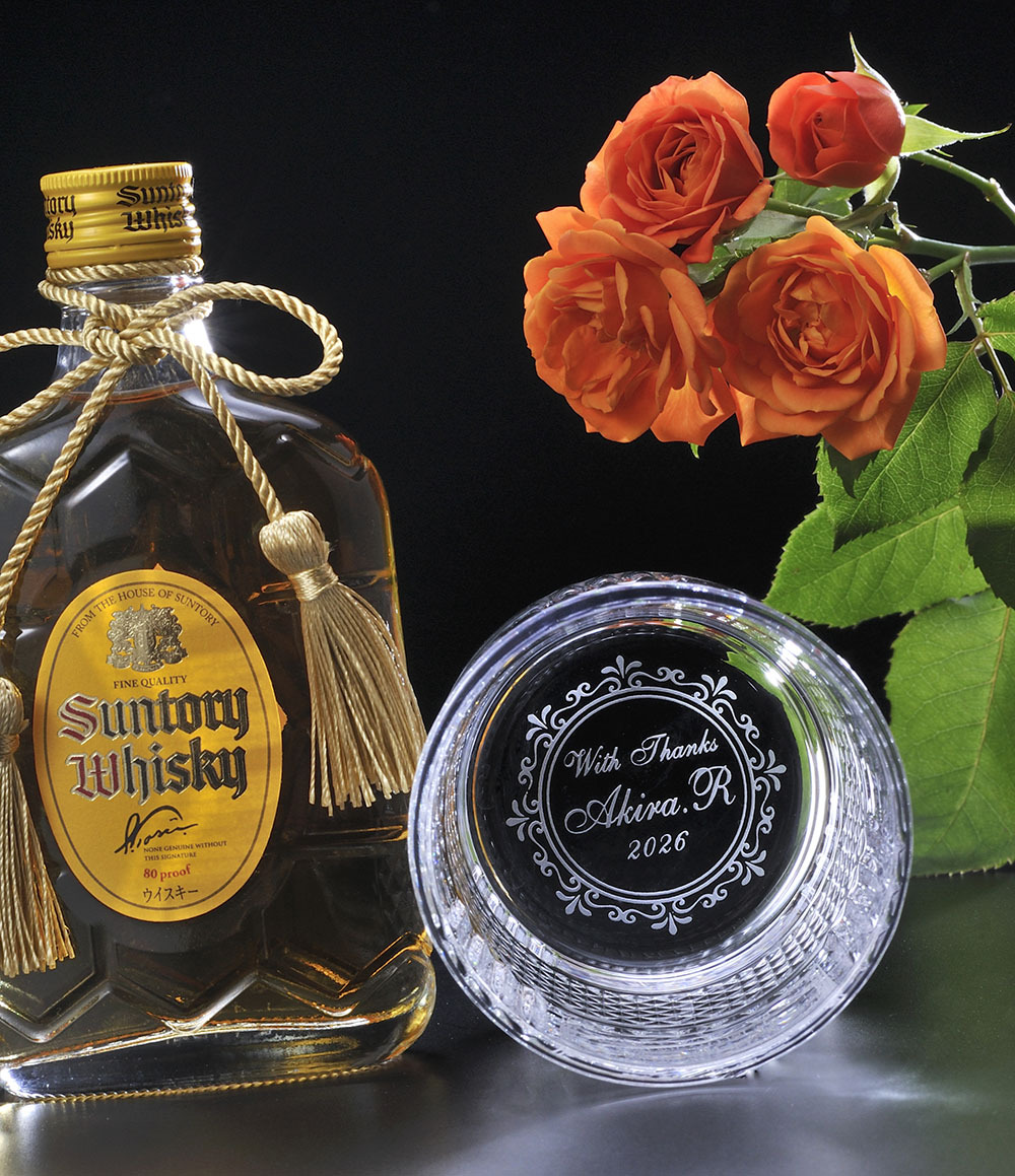 敬老の日 名入れ ギフト SXX 酒セット ウイスキー サントリーウイスキー角瓶 180ml & ダイヤプリズムロックグラス タッセル紐付 ギフトBOX入り / プレゼント ギフト 退職 記念 誕生日 還暦 古希 喜寿 傘寿 米寿 緑寿 早寿 長寿 祝い