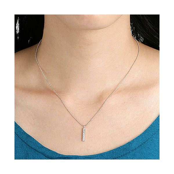 ダイヤモンド ネックレス プラチナ900 ペンダント 0.2ct 7粒 ダイヤ Iライン 華奢 レディース ジュエリー アクセサリー シンプル 上品 プレゼント ギフト 記念日 誕生日 贈り物