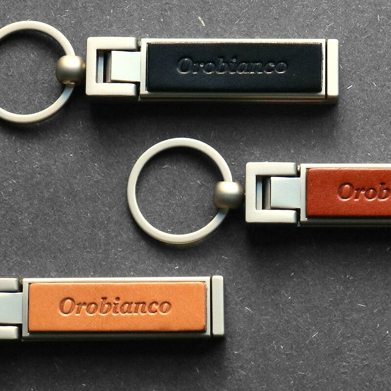 オロビアンコ スタンド＆バッグハンガー キーホルダー キーリング レザー 栃木レザー 革  バッグハンガー スマホスタンド Orobianco メンズ 男性 プレゼント ギフト おしゃれ 大人 高級 ビジネス 牛革 日本製 父の日 ブラック キャメル ベージュ スマートキー 誕生日