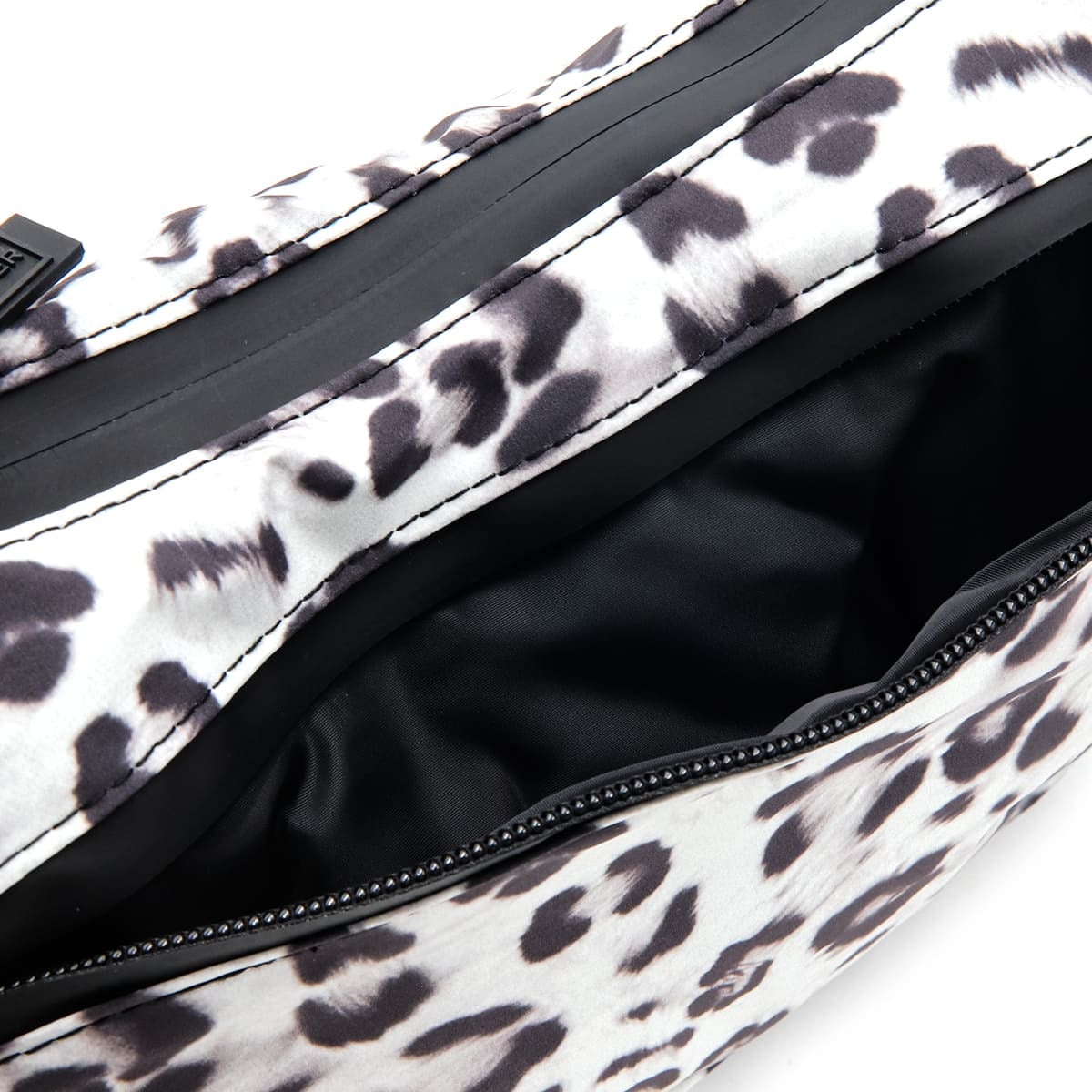 HUNTER ハンター ORIGINAL WOMENS SNOW LEOPARD SLING BAG ショルダーバッグ レディース スリングバッグ クロスボディバッグ 斜めがけ ヒョウ柄 レオパード スノーレオパード グレー ブラック HXRU0020262LD
