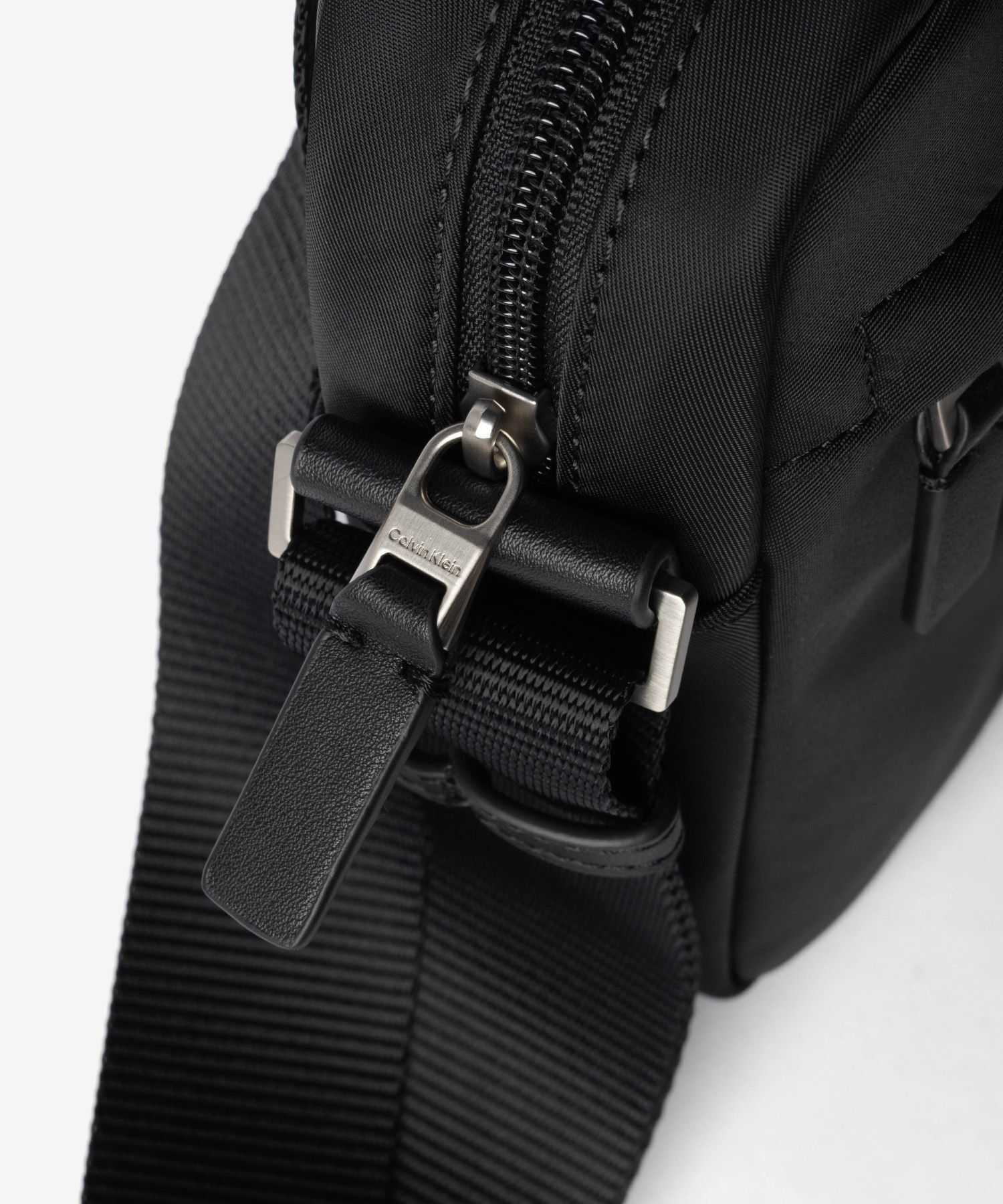 カルバンクライン Calvin Klein SLEEK REPORTER スリーク レポーター LV04D3180G ショルダーバッグ メンズ バッグ