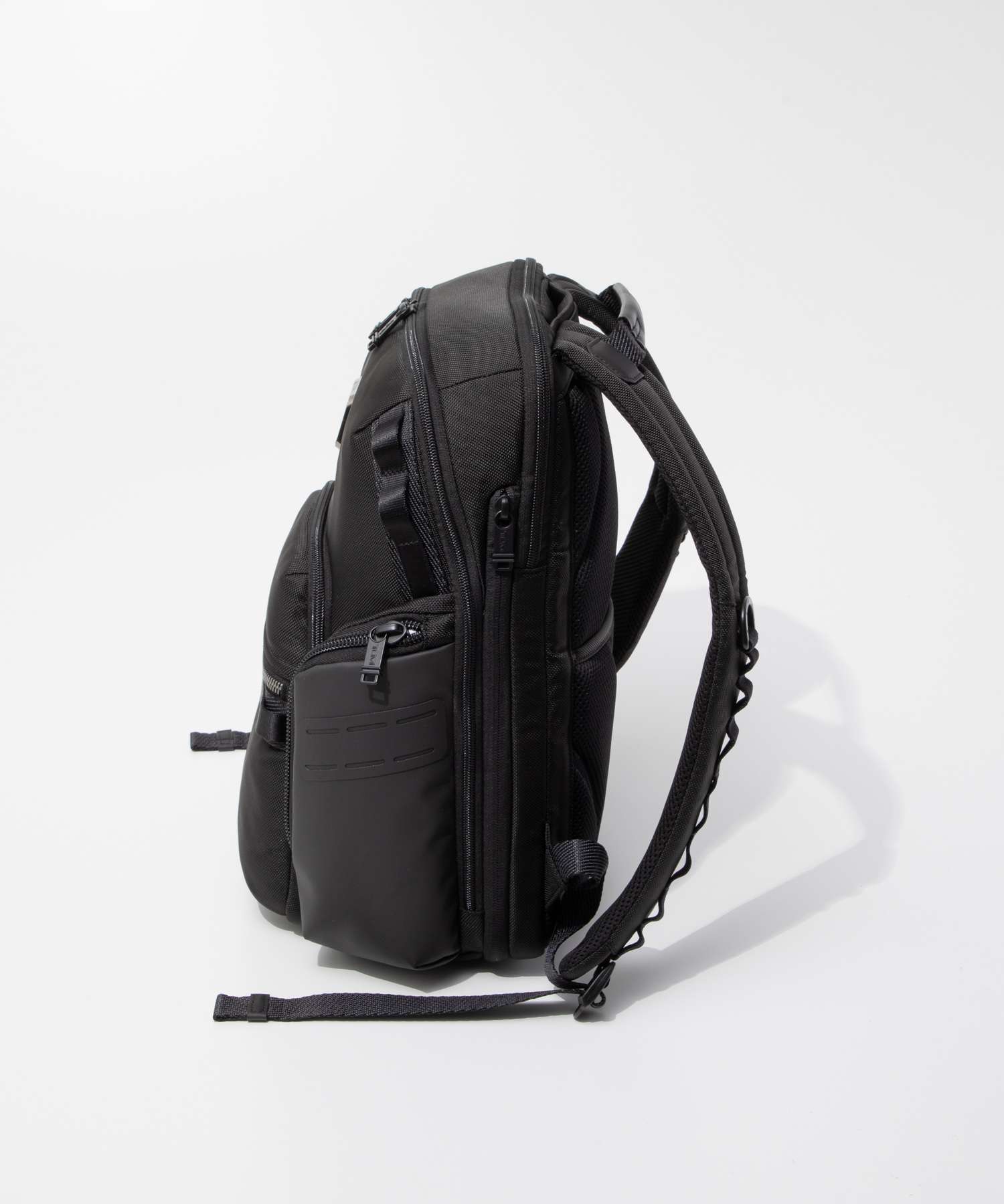 トゥミ TUMI ALPHA BRAVO アルファ ブラボー Navigation Backpack ナヴィゲーション バックパック 0232793D 142479 0232793DGMT 159082 リュックサック メンズ バッグ ブラック 防水加工 ラップトップ収納 PCポケット 収納力 大容量 通勤 ビジネス