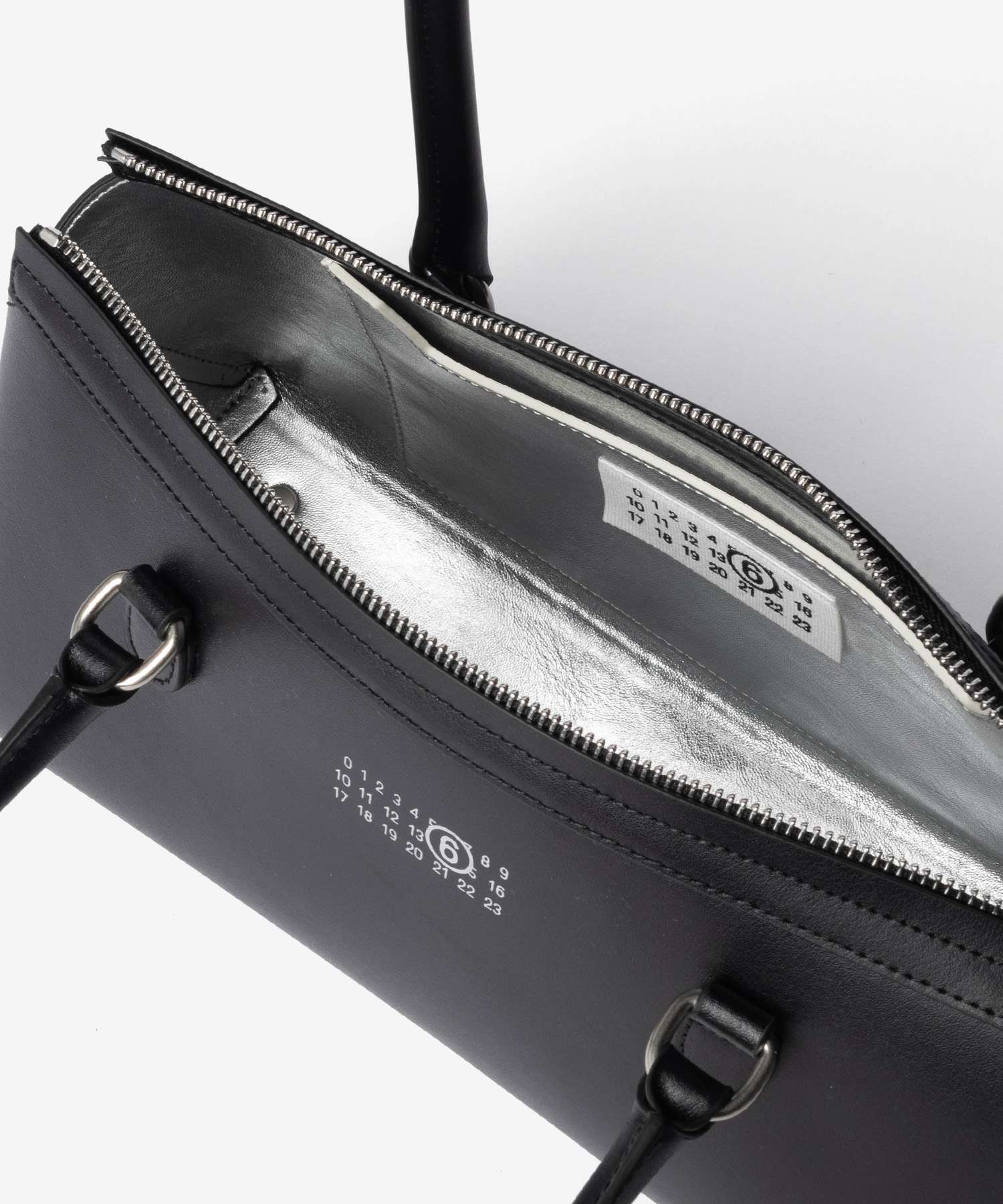 エムエム6 MM6 Maison Margiela メゾンマルジェラ NEW BAULETTO J MEDIUM バウレット バッグ ミディアム SB6ZH0040 P9061 ハンドバッグ ショルダーバッグ ユニセックス バッグ