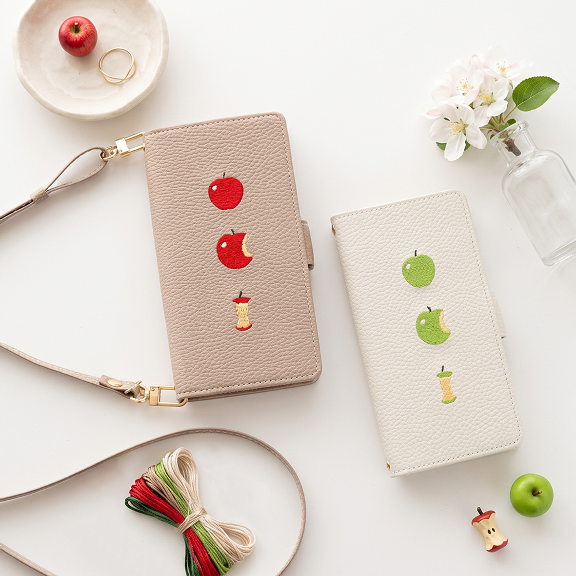 多機種対応 スマホケース 手帳型 【 フレッシュアップル 】 ミラー付き 刺繍 スマホショルダー スマホスタンド サイドマグネット くすみカラー