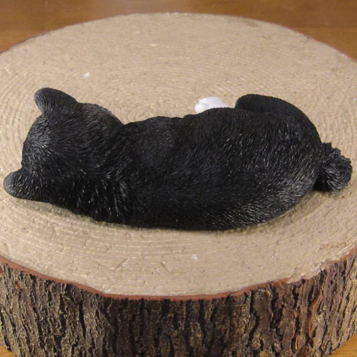 柴犬　置物 リアル　黒柴　お昼寝中　いぬ　動物オブジェ　ガーデン　オーナメント　店舗　カウンター　装飾　オブジェ　インテリア　玄関先　庭　犬好きさん人気ギフト　動物人気ギフト　クリスマスプレゼント　お誕生日祝い　母の日人気　父の日人気　敬老の日人気