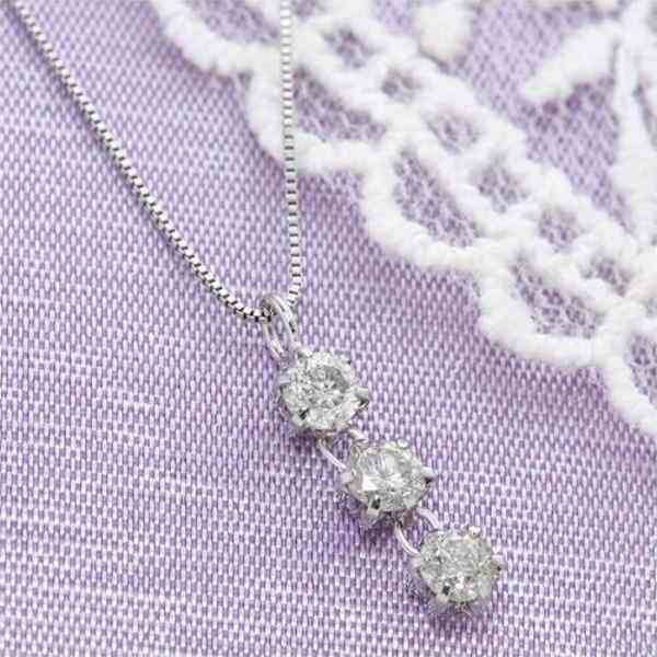 ネックレス レディース ダイヤモンド 0.3ct 3ストーン ペンダント K10 ホワイトゴールド 天然ダイヤ 3連 シンプル 華奢 記念日 誕生日 プレゼント ギフト 妻 彼女