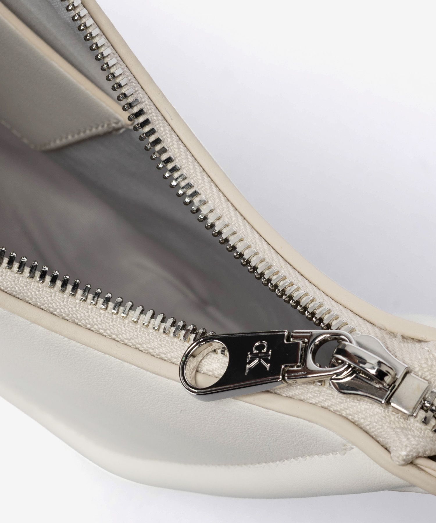 カルバンクライン Calvin Klein BOLD CK SMALL SHOULDER BAG ボールド スモールショルダーバッグ LV04F3230G ハンドバッグ レディース