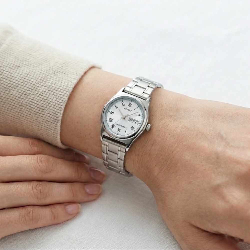 カシオ 腕時計 レディース シルバー アナログ シンプル きれいめ 日付 曜日 小ぶり CASIO 海外モデル おしゃれ ビジネス 軽量 プレゼント 女性 収納ケース付き ギフト 成人 卒業 入学