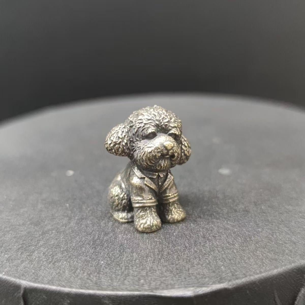 犬 置物 プードル ミニチュア 真鍮製 オブジェ ミニ フィギュア 犬雑貨 アンティーク風 ブラス インテリア 小物 卓上 かわいい プレゼント