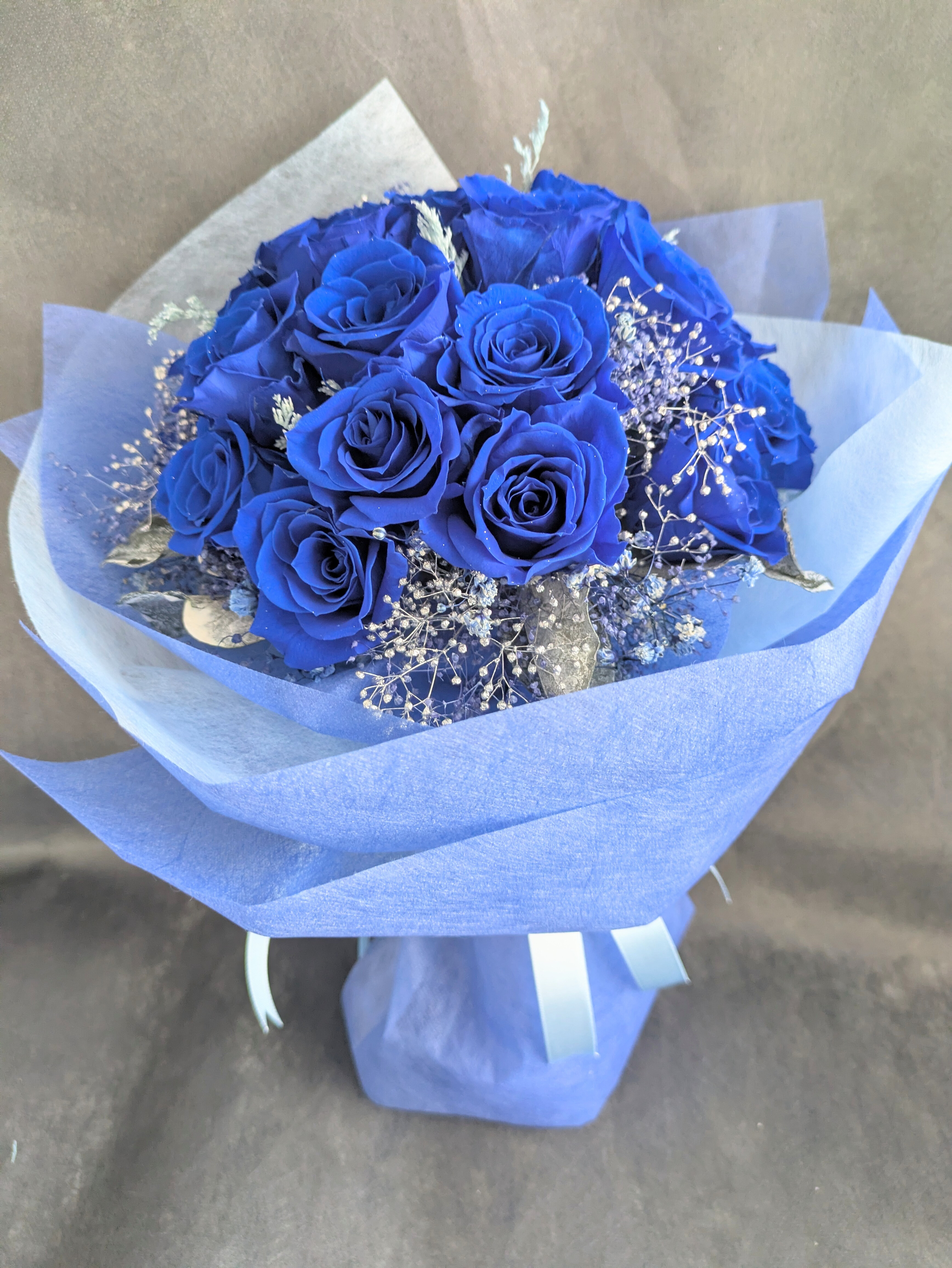 プリザーブドフラワー青い薔薇25本とかすみ草の花束／青い薔薇の奇跡と祝福