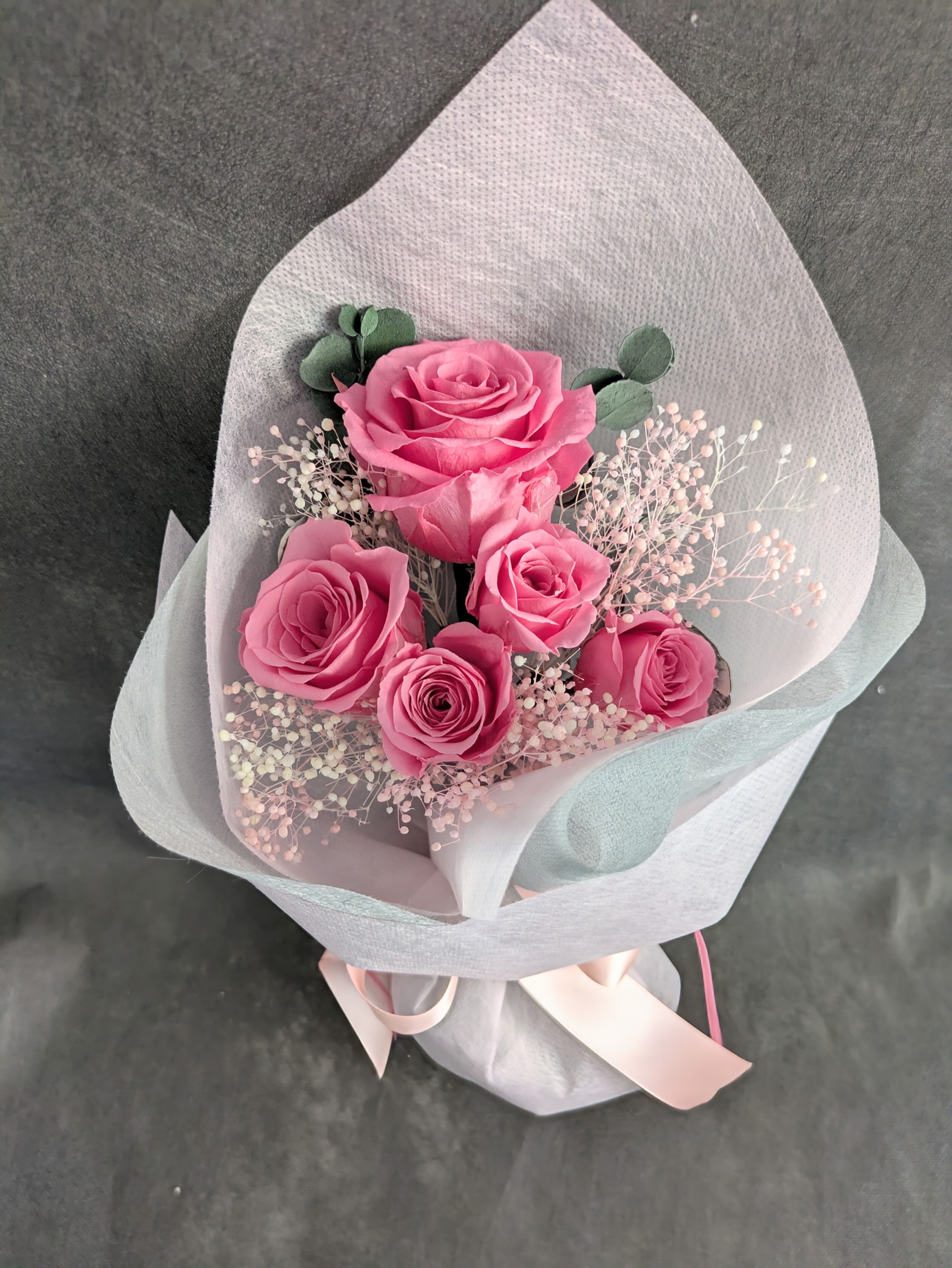 プリザーブドフラワーピンクの薔薇5輪の華色ふんわり花束（花束ラッピング）