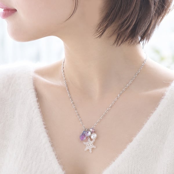 ホワイトスノードロップネックレス【日本製】雪の結晶