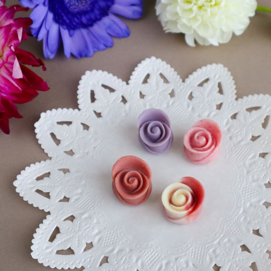 【敬老の日】リンドウ鉢＆フルレット・ダリアセット（鉢花とチョコセット）　花とスイーツのセット 人気 おじいちゃん おばあちゃん お祝い 感謝 お菓子 食品 おすすめ