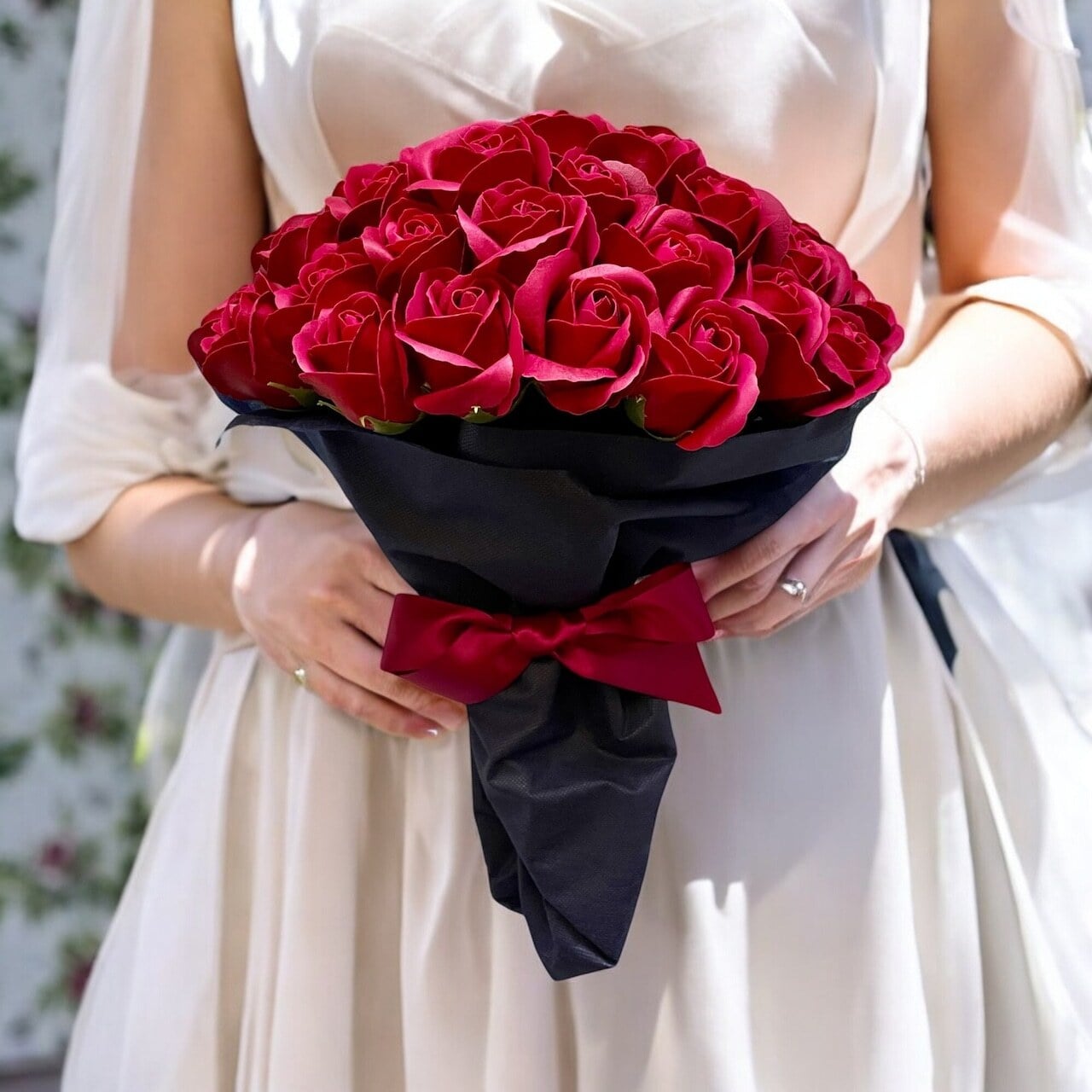 【ワインレッド】「サヴォンローズ」 花束 ブーケ バラの花束 薔薇の花束 花ギフト フラワーギフト フラワーボックス プロポーズ サプライズ ソープフラワー シャボンフラワー 石鹸フラワー 石鹸の花 石鹸のバラ 枯れない花 インテリア 母の日 父の日 敬老の日 クリスマス バレンタイン ホワイトデー 誕生日 入学 卒業 就職 結婚祝い 結婚記念日 退職祝い 記念日 