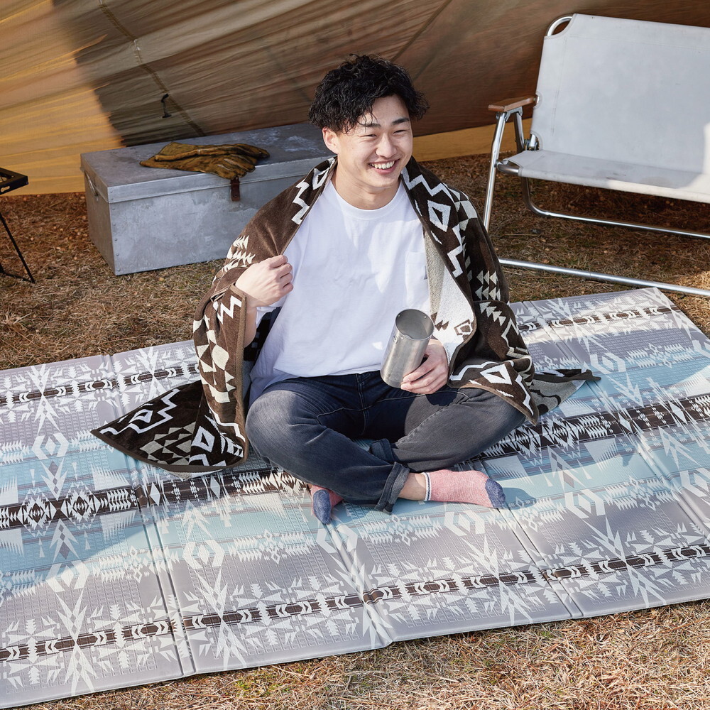 折りたたみ アウトドアマット エクスキリム 約118×176cm コンパクト収納 水拭きOK 撥水 両面 リバーシブル