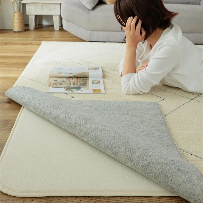 ラグ カーペット クッションマット マット 120×170cm ピタリ すべり止め 下敷き 滑り止め 手洗い 防音マット 防音 防ダニ加工 ホット 対応 床暖房対応 ウレタン入り下敷き 保温性 下 絨毯下 便利 無地 ホワイト オールシーズン
