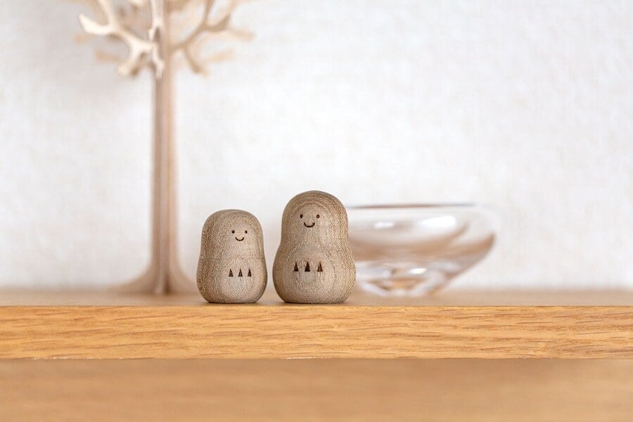 神具・オブジェ「願い小だるま【神代ニレ】ペア」国産 モダン シンプル かわいい ミニ 小型 コンパクト おしゃれ 神棚 飾り おふだ ハンドメイド 天然木 縁起物 達磨 験担ぎ おすすめ 人気 インテリア小物（雑貨類）【送料無料】