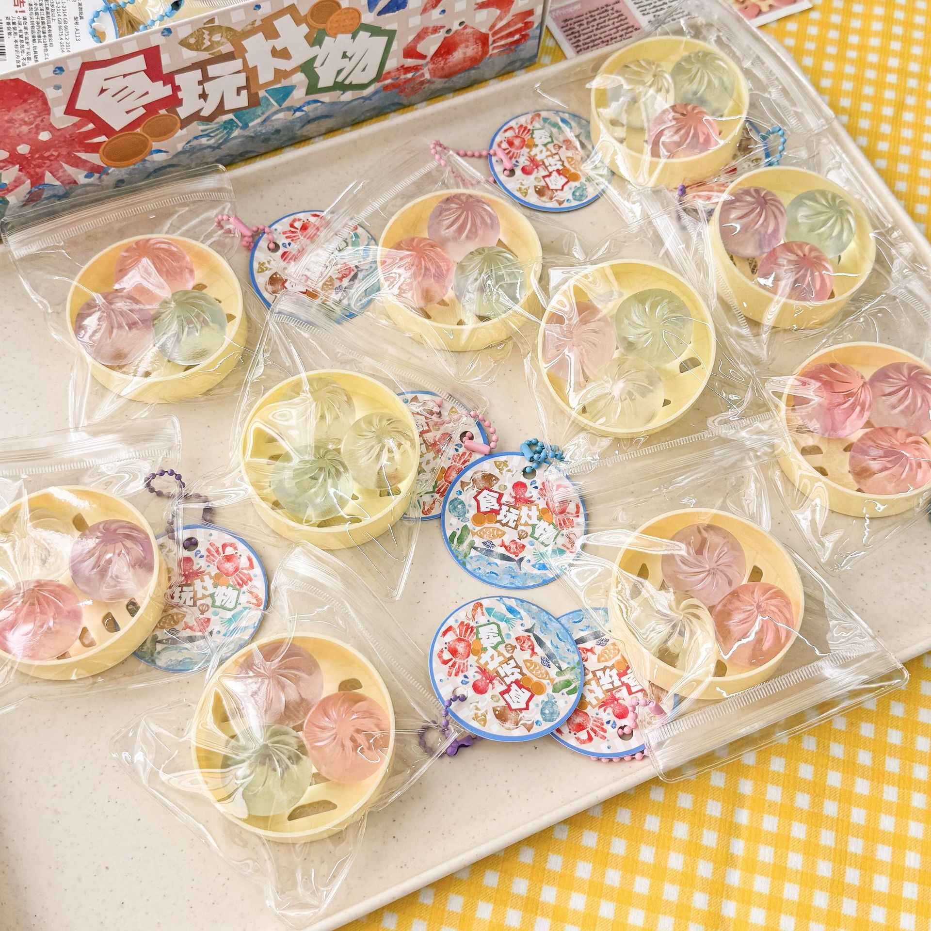 包子 スクイーズ ぷにぷに やわらか 饅頭 フードモチーフ ミニチュア キーホルダー バッグチャーム かわいい 面白い 雑貨 握って楽しむ 玩具 小物 子供 大人 プレゼント ランダム色