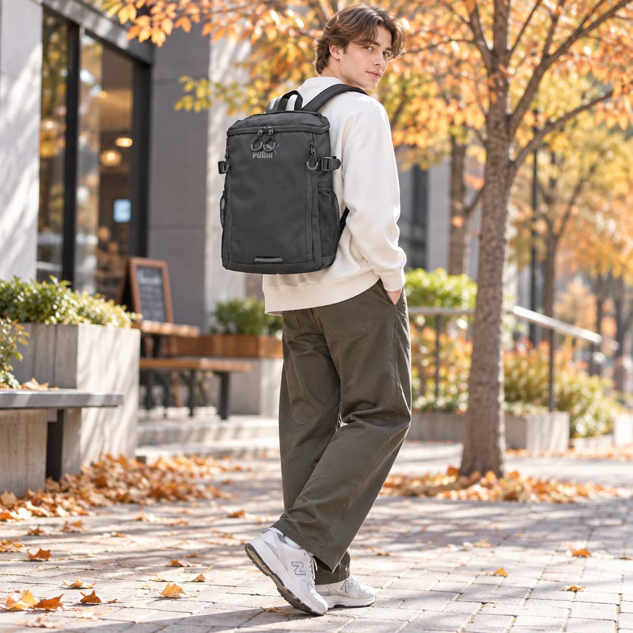 PUMA トレジャー スクエアデイパック 20L リュック 大容量 リュックサック かばん カバン 鞄 普段使い レディース メンズ ギフト プレゼント ブラック j20528