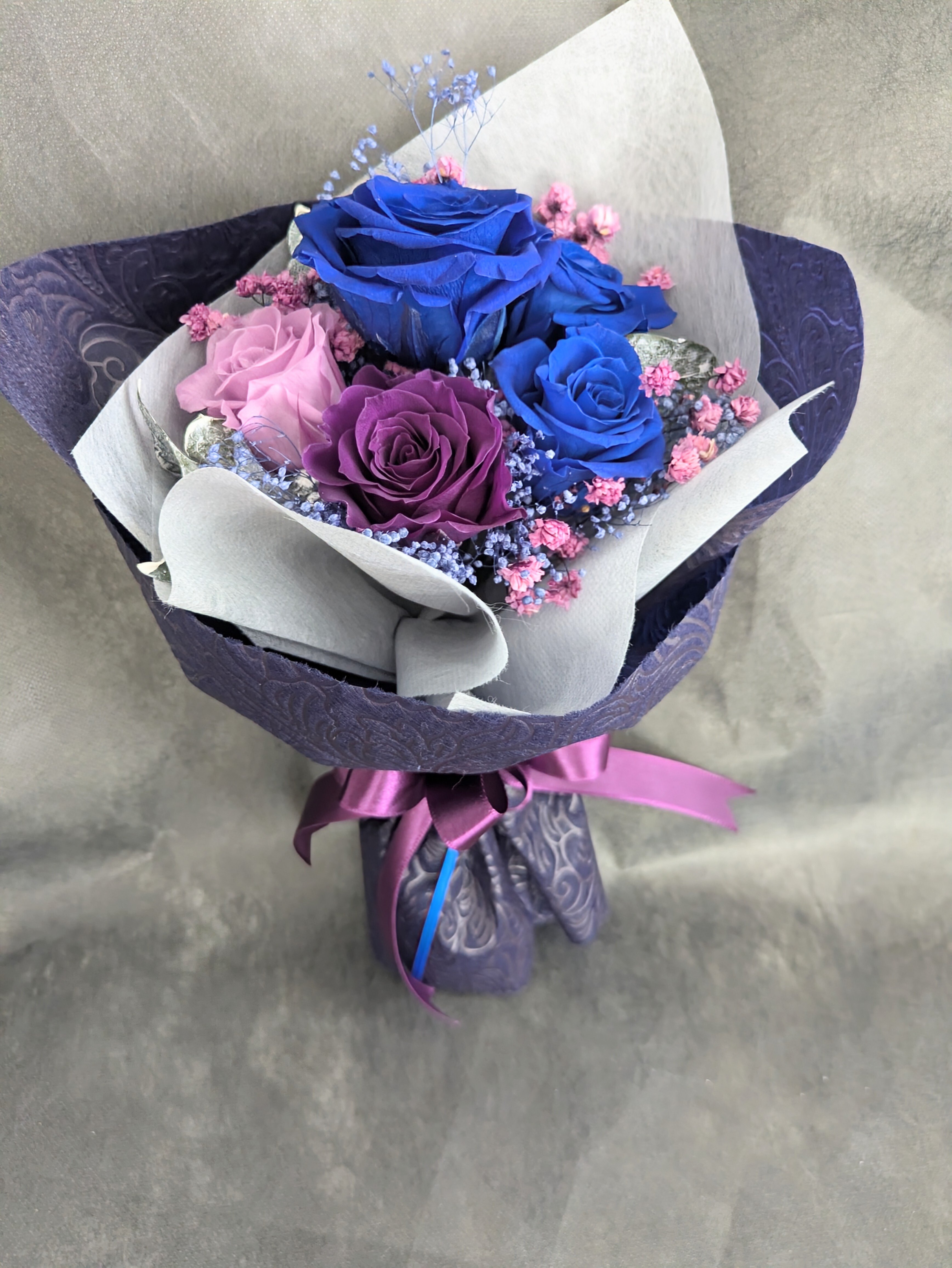 プリザーブドフラワー青と紫の薔薇の花束ギフトボックス
