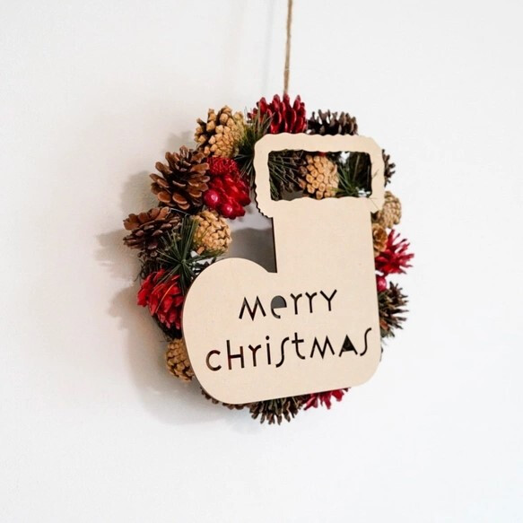 木製〈オーナメント〉プレート No.01［Merry Christmas］クリスマス 靴下 くつした 長靴 ながぐつ ベビーオーナメント レターバナー 雑貨 赤ちゃん キッズ グッズ アイテム sns インスタ映え アート 飾り 撮影 小物 飾り付け 記念写真