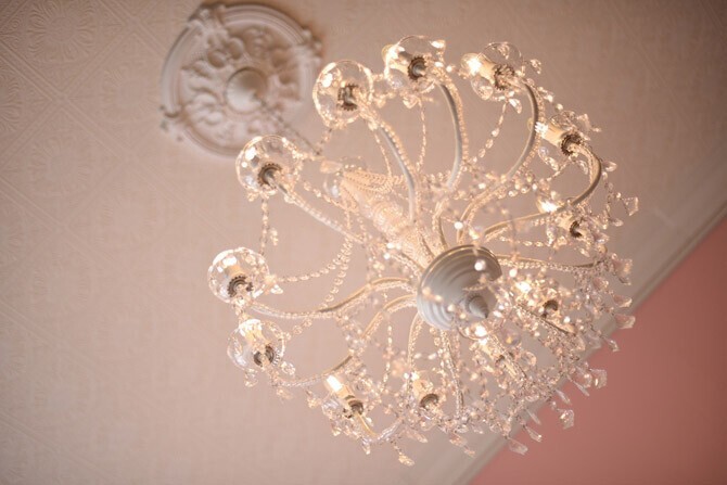 照明 ライト お手軽シャンデリア12灯（LED電球付き） 姫系 プリンセスホワイト 引掛けシーリング付き 簡単取り付け 天井 ゴージャス おしゃれ 12畳 ダイニング リビングロココ調 ヨーロピアン クラシック か 新生活