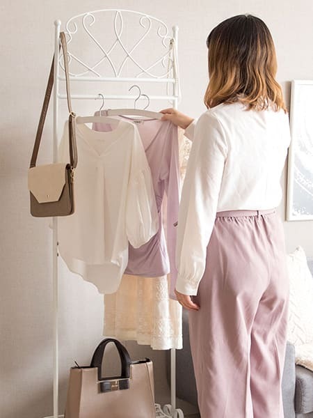 ラック ハンガー 洋服掛け アンティークゴールド コートハンガー アイアン ハンガースタンド 棚付き コート掛け 姫系 スチール スリム 玄関収納 おしゃれ リビング 寝室 玄関 北欧 1人暮らし ギフト エレガントなコートハンガー 新生活