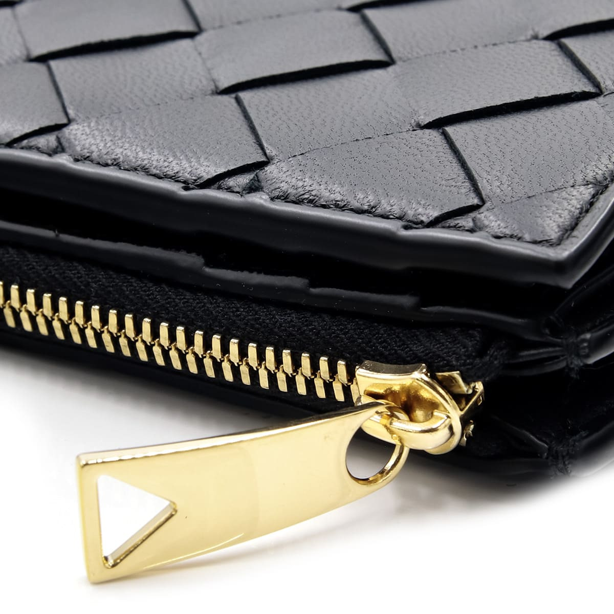 ボッテガヴェネタ BOTTEGA VENETA 二つ折り財布 レディース メンズ イントレチャート 本革 レザー ブラック 黒 ミニ財布 小銭入れ付き ファスナー コインケース 742330 V3UH2 8425