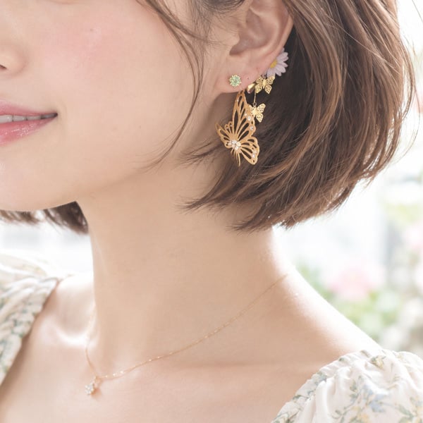 【片耳販売】ビジューバタフライとお花のイヤーフック【日本製】    