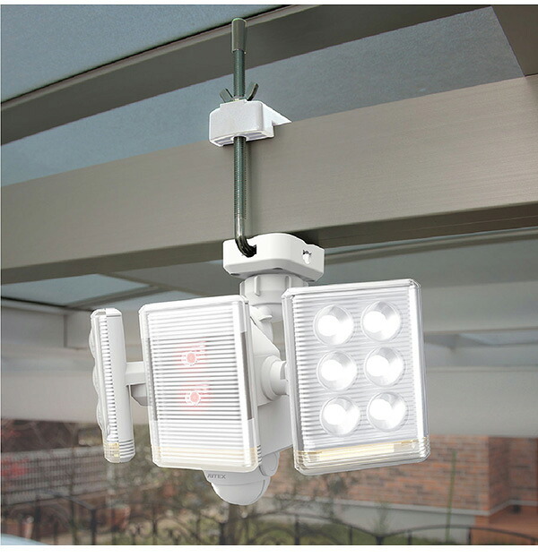 照明 ライト 9W×2灯フリーアーム式LEDセンサー フリーアーム LED センサー 人感センサー リモコン付き 防雨 多機能 小型 リモコン式 防犯 防犯グッズ 遠隔操作 ルーメン 屋外 新築祝い 引越し祝い
