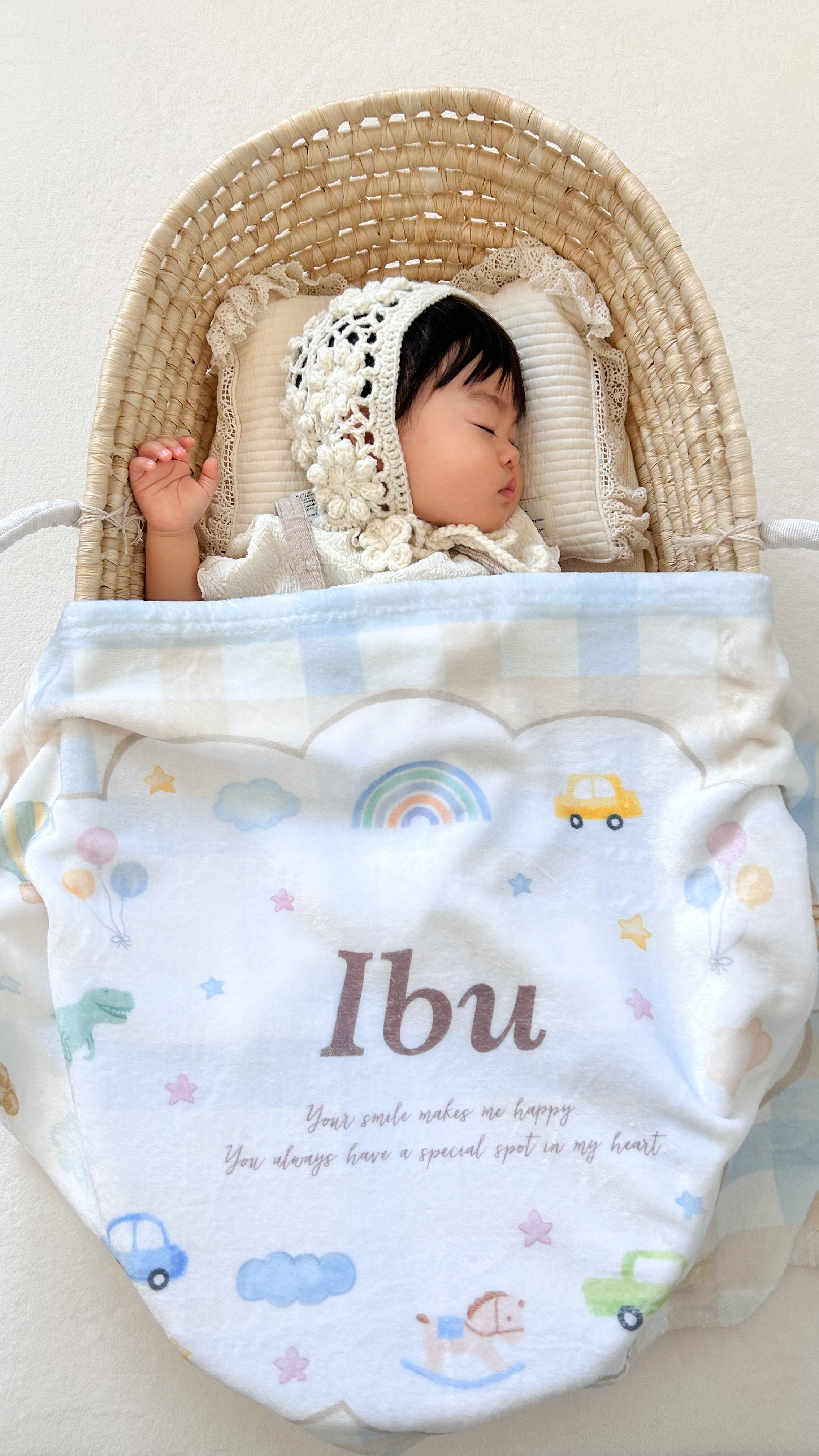 【お名前入りブランケット】Boys toybox 名入れ ギフト 出産祝い 新生児 ニューボーン 誕生日 出産準備 撮影アイテム ベビーブランケット おもちゃ箱　チェック柄  くま 恐竜 くるま