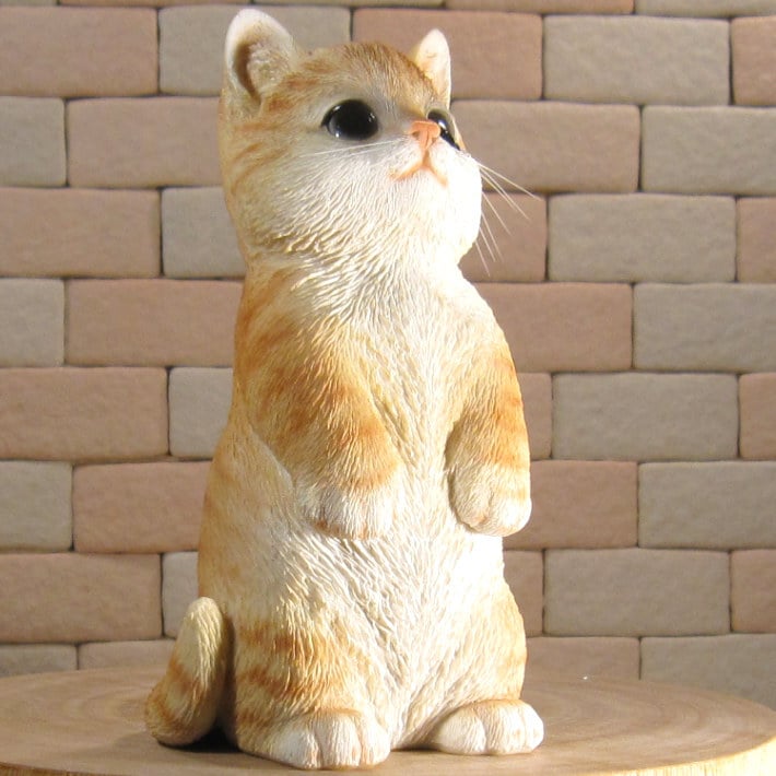 猫　置物 リアル　シンお願いキャット　４　チャトラ　ネコ　動物オブジェ　ガーデン　オーナメント　店舗　カウンター　装飾　オブジェ　インテリア　玄関先　庭　ねこ好きさん人気ギフト　動物人気ギフト　クリスマスプレゼント　お誕生日祝い　母の日人気　父の日人気　敬老の日人気