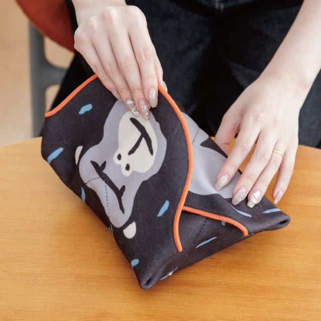新作入荷 くっつきクロス モモンガ  保冷 保温 ランチクロス お弁当包み ランチボックス お弁当 おしゃれ くっつく ボトルホルダー ペットボトル 水筒 カバー タブレットカバー かわいい コンパクト 傘カバー 軽量 猫の日 プレゼント ウサ ゴリ