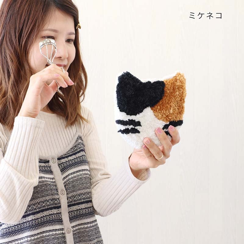 ミラー 手鏡 タフティングミラー 猫 コンパクトミラー ふわふわ もこもこ アニマル かわいい ねこ ネコ キャット 可愛い おしゃれ 鏡 アジアン雑貨 持ち運び ミケ ハチワレ 肉球 CAT 猫グッズ 15cm 贈り物 プレゼント ギフト もこもこ