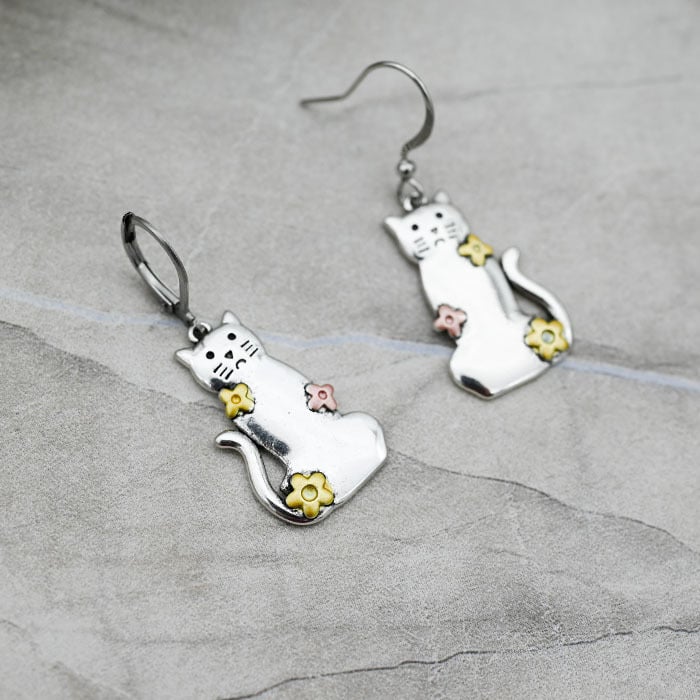 猫 ピアス 大ぶり 揺れる フック ステンレス 金属アレルギー対応 ネコ 花 シルバーカラー カラビナ型 選べるフック 片耳 1個売り