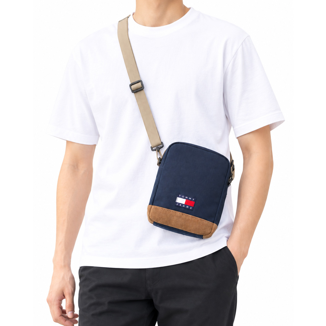 トミーヒルフィガー トミージーンズ クロスバッグ TOMMY HILFIGER TOMMY JEANS ショルダーバッグ クロスボディ 2L 斜め掛け ユニセックス メンズ レディース AM0AM14609 C1G 【ラッピング無料 誕生日 お祝い プレゼント ギフト 贈り物】 送料無料