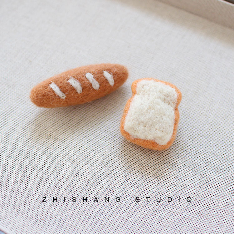 ハンドメイド風 羊毛フェルト ブローチ ピン バゲット クッキー 目玉焼き 徽章 4点 セット ギフト かわいい 雑貨 パン スイーツ