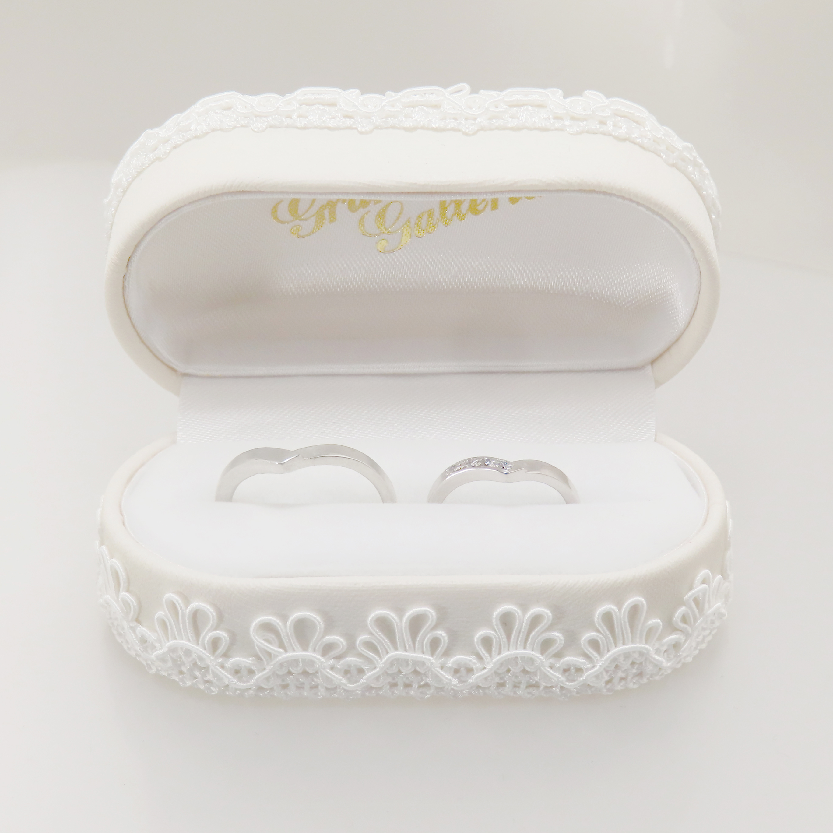 pt900 プラチナV字リング【刻印無料】結婚指輪 マリッジリング V字型 プラチナ900 ダイヤモンド 天然石 4月 誕生石 ハンドメイド 手作り 結婚 結婚式 マリッジ ペアリング メンズ レディース ペア 誕生日 プレゼント ギフト包装 彫金 箱入り Grand Galleria グランドガレリア