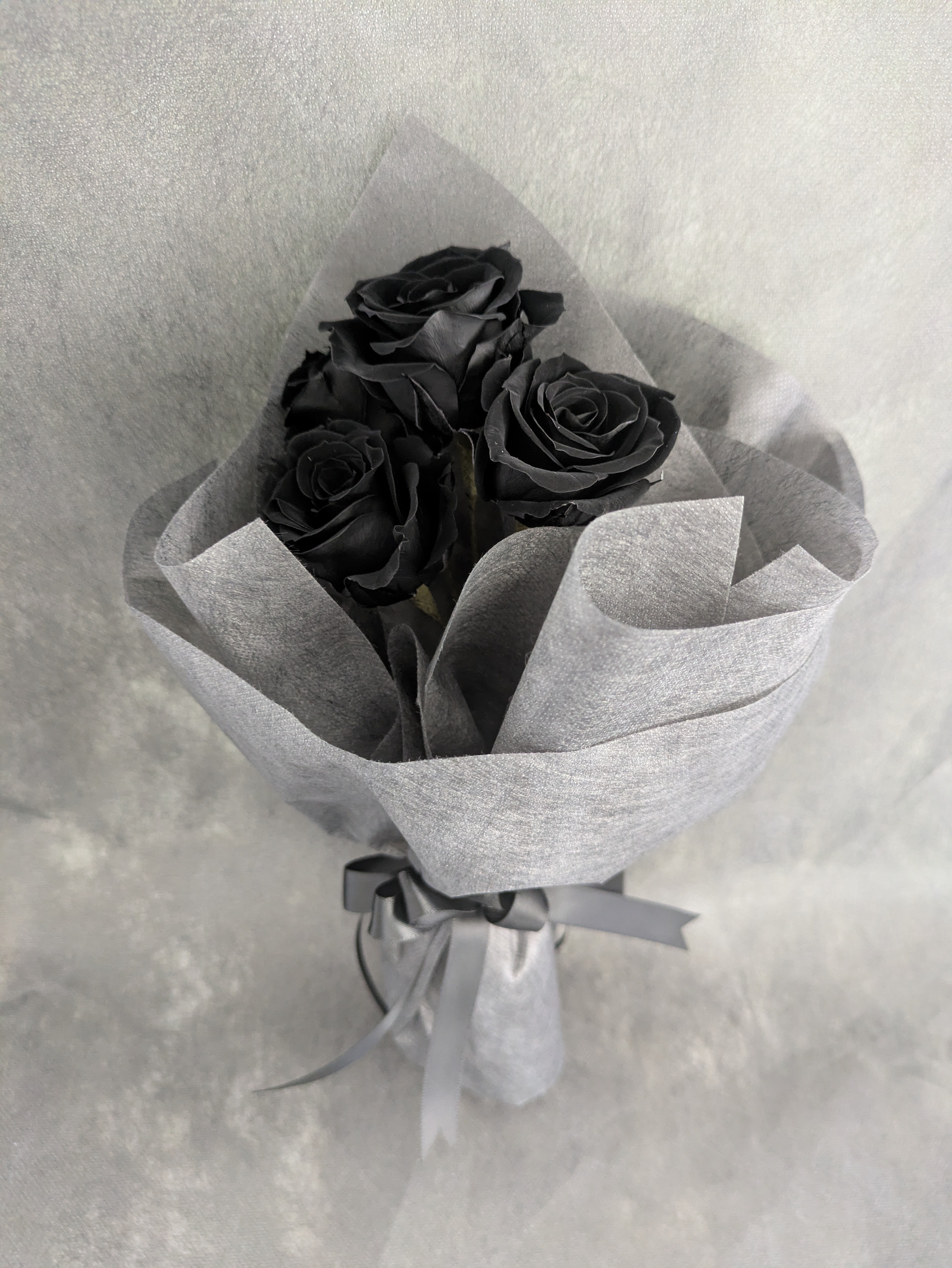 プリザーブドフラワー黒薔薇花束4輪／黒薔薇魔法発動中