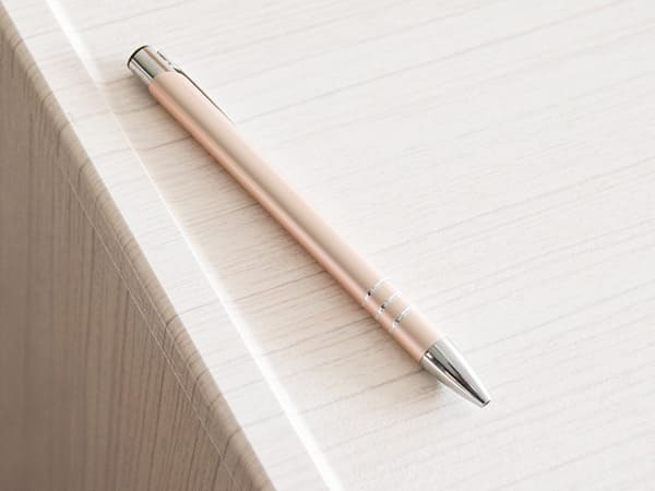 ローテーブル サイドテーブル 北欧 おしゃれ 木製 ソファテーブル ナイトテーブル コンセント付き スリム 電話台 ローテーブル サイドチェスト チェスト ラック 収納機能付きテーブルナイトテーブル 机 コーヒーテーブル コンパクト 天然木 スチール