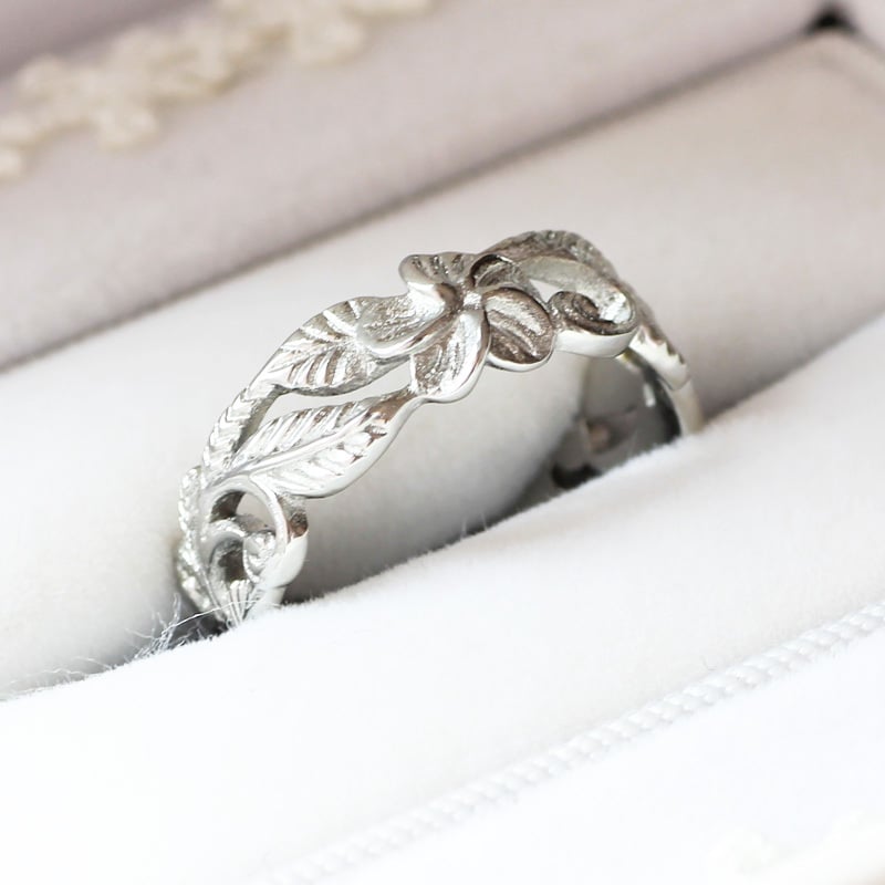 【Hawaiian Ring】繊細な透かし彫り プルメリア＆リーフ ハワイアンリング  指輪 ステンレス 安い 高品質 結婚記念日 夫婦ペア 無料ラッピング ジーラブ