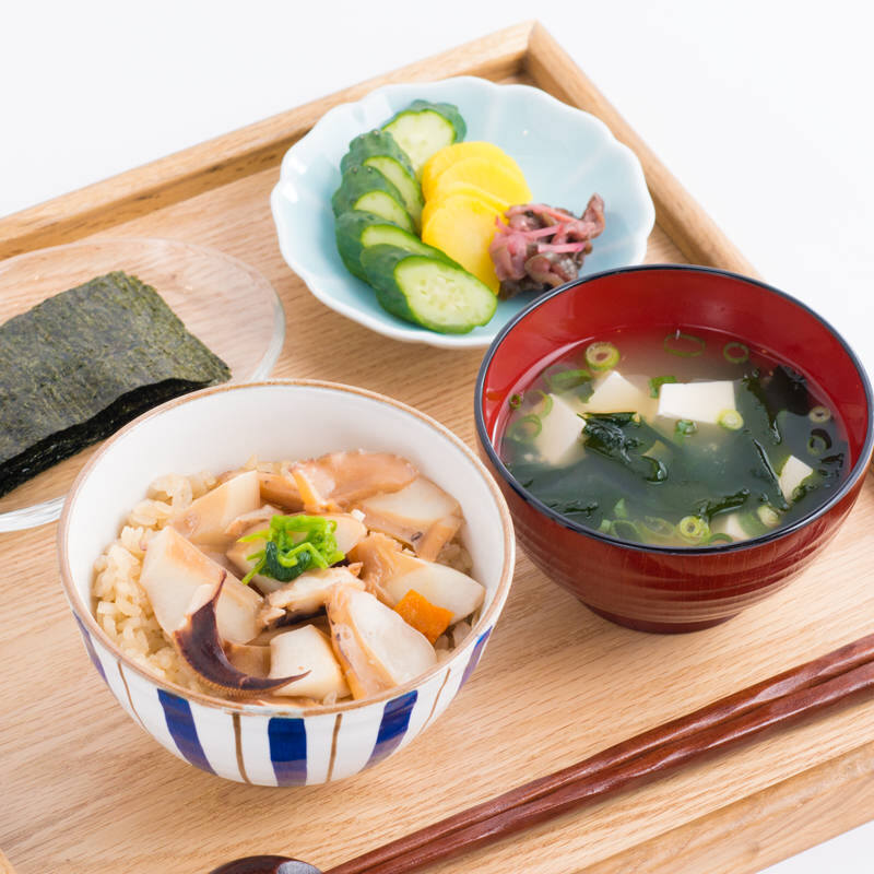 寄島 漁港の釜飯２種詰め合わせ〔かきめし(200g)×2個・いかめし(210g)×2個〕 まからずやストアー 岡山県