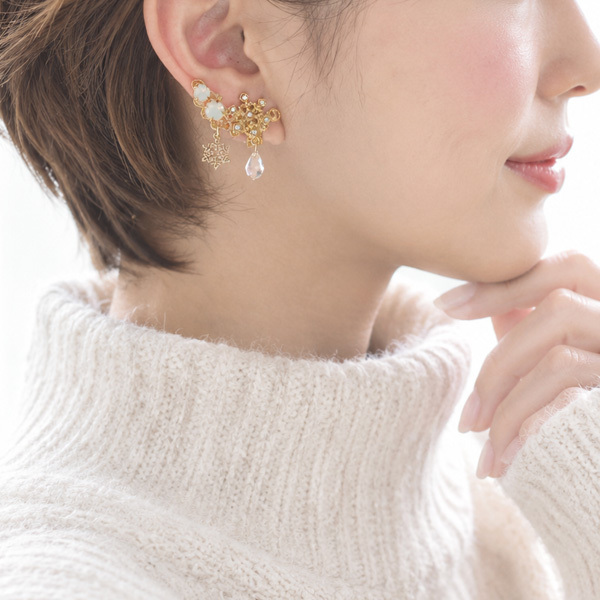 【片耳販売】クリスタル雪の結晶イヤークリップ（クリップ式イヤリング）【日本製】